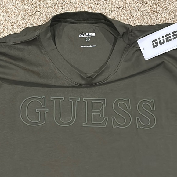 Guess Short Sleeve Crew Neck Print Tee - Picture 2 of 3